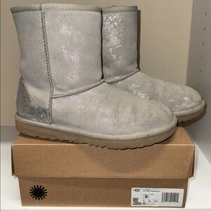 UGG in box kids classic ll shimmer metallic boot size 6